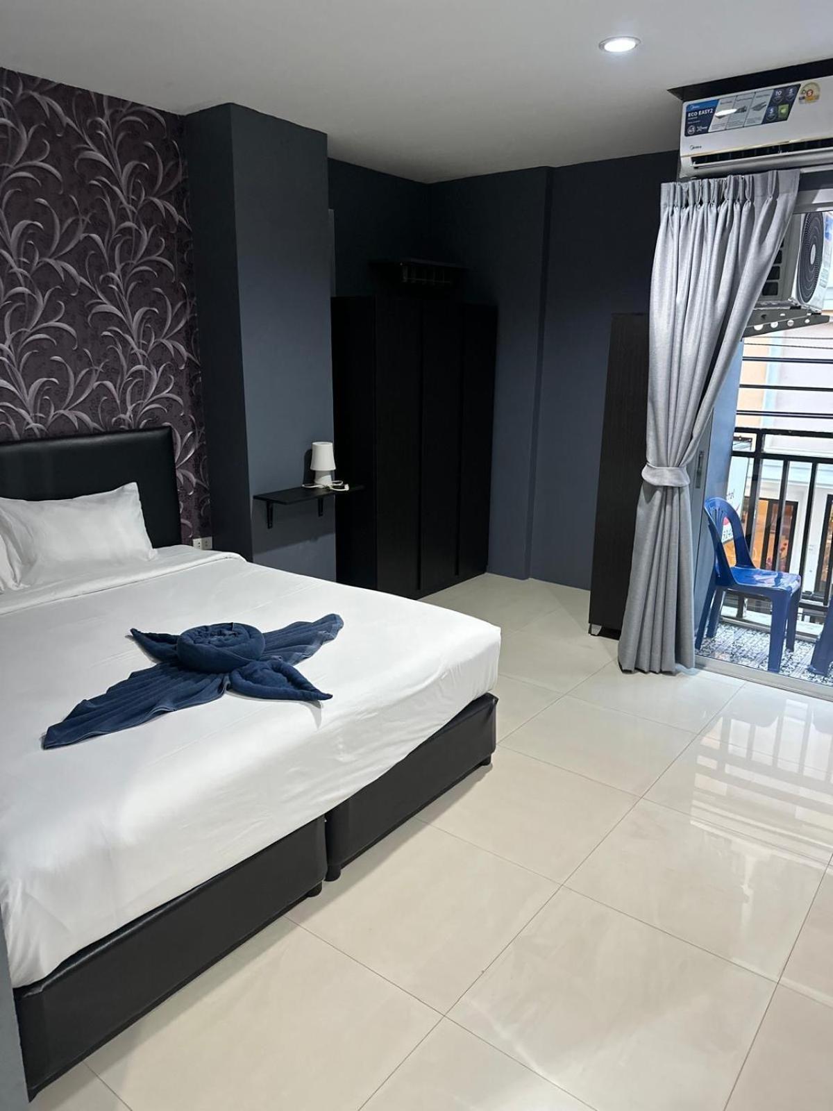 Central Perk Hotel Patong Ngoại thất bức ảnh