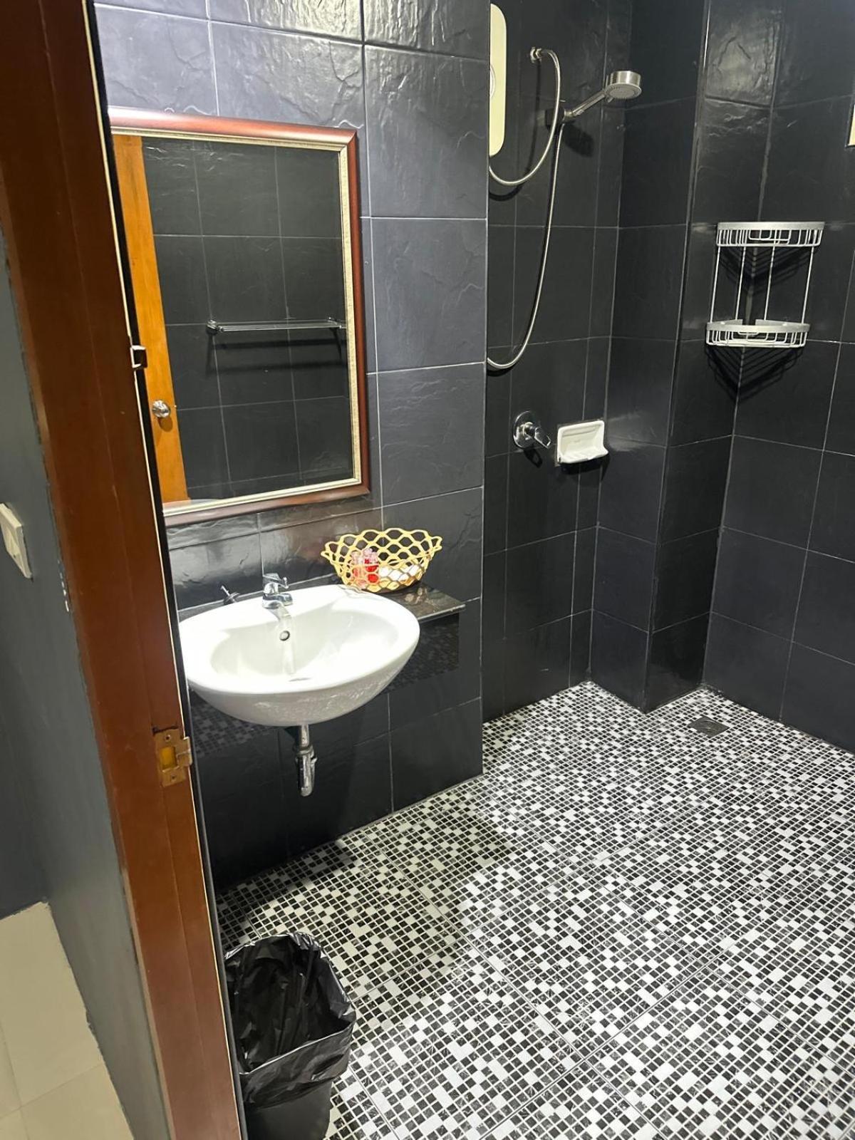 Central Perk Hotel Patong Ngoại thất bức ảnh